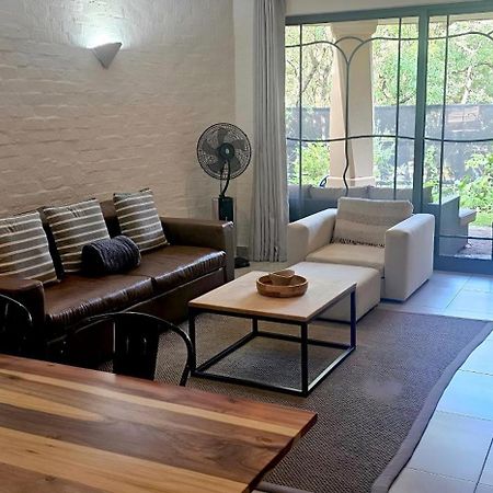 Beautiful Apartment Across From The Beach Cape Town Exterior photo