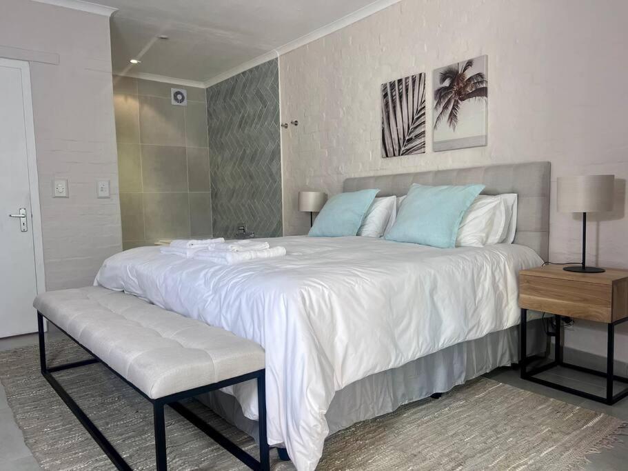 Beautiful Apartment Across From The Beach Cape Town Exterior photo