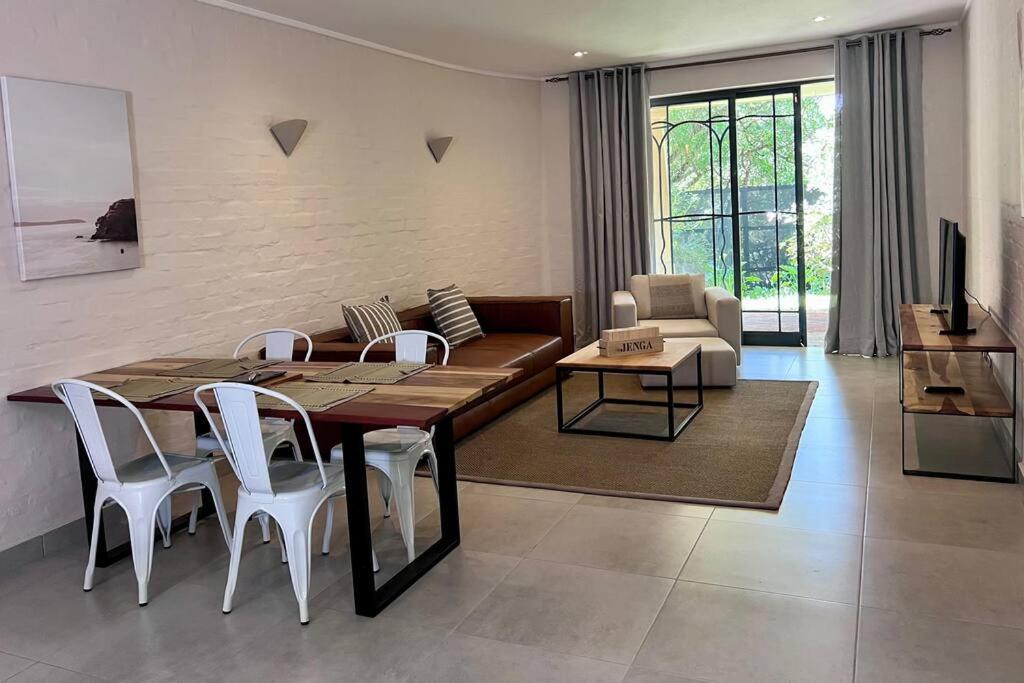 Beautiful Apartment Across From The Beach Cape Town Exterior photo