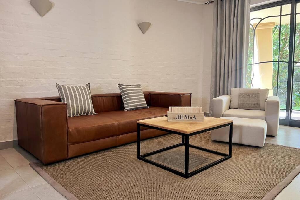 Beautiful Apartment Across From The Beach Cape Town Exterior photo