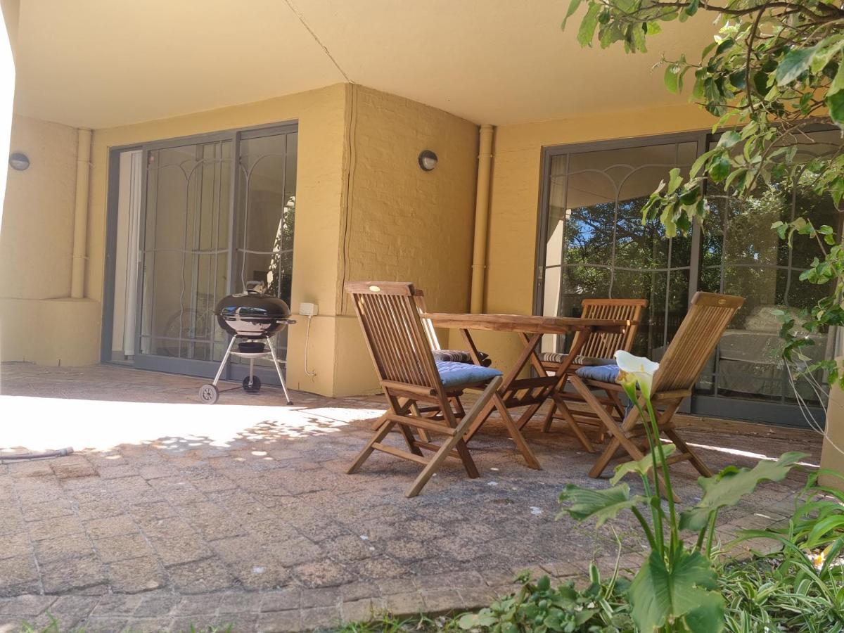 Beautiful Apartment Across From The Beach Cape Town Exterior photo