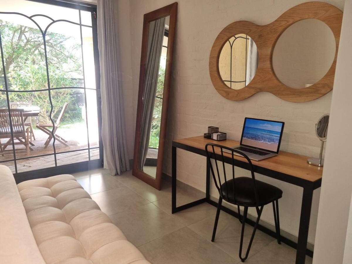 Beautiful Apartment Across From The Beach Cape Town Exterior photo