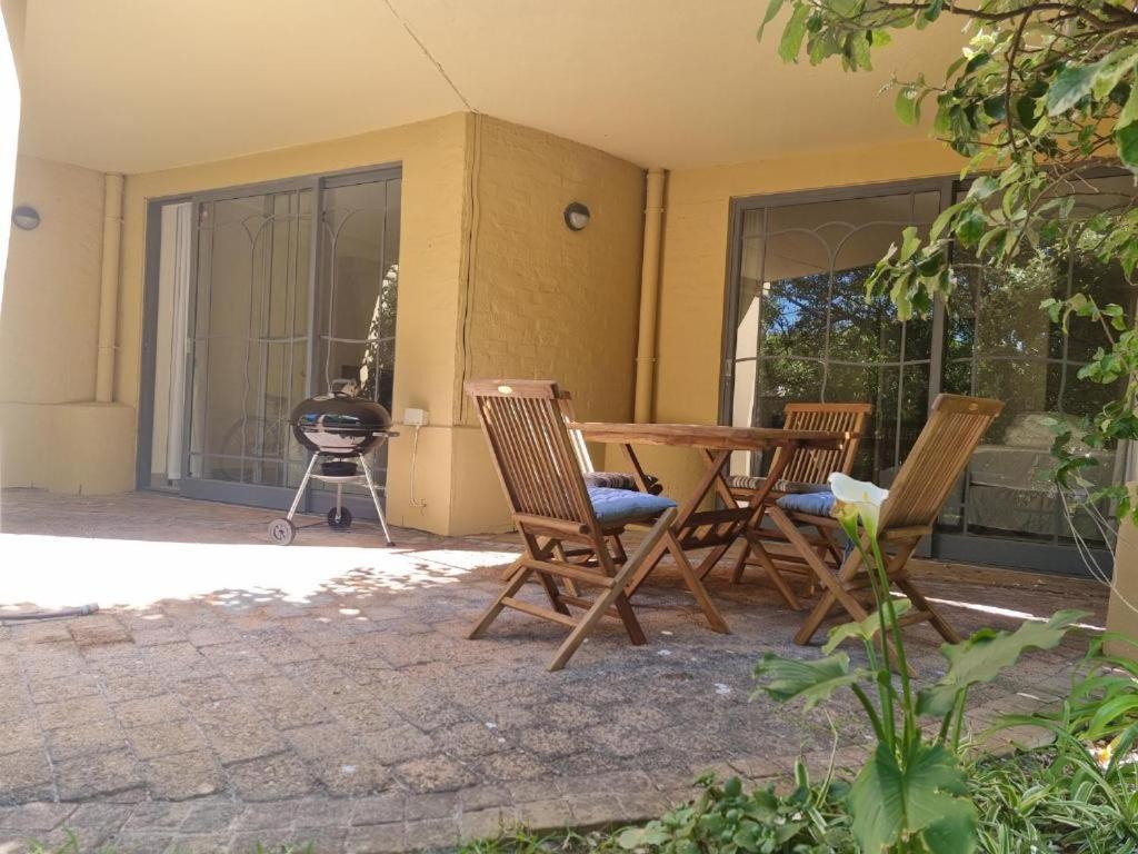 Beautiful Apartment Across From The Beach Cape Town Exterior photo